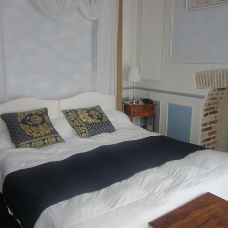 Hotel La Cognette A 25 Kilometres De Chateauroux Et 30 Kilometres De Bourges 伊苏丹 外观 照片