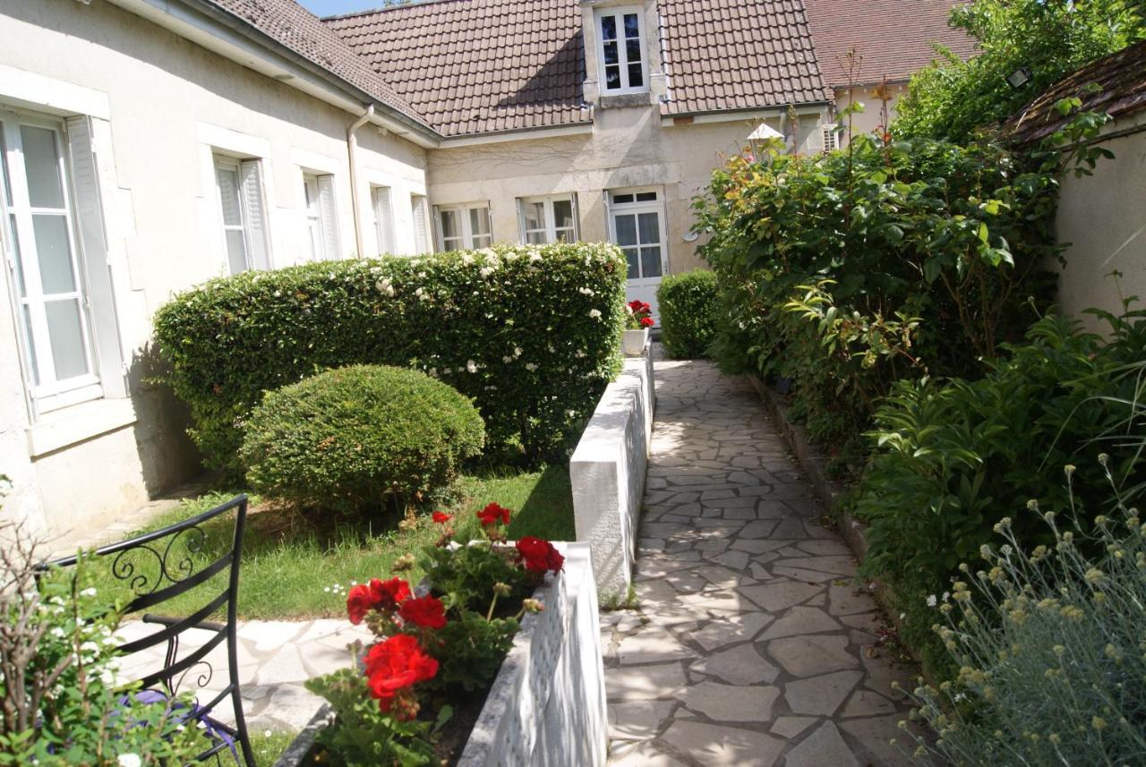 Hotel La Cognette A 25 Kilometres De Chateauroux Et 30 Kilometres De Bourges 伊苏丹 外观 照片