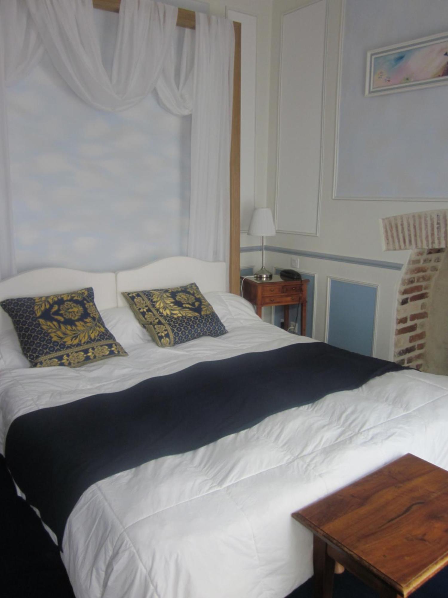 Hotel La Cognette A 25 Kilometres De Chateauroux Et 30 Kilometres De Bourges 伊苏丹 外观 照片