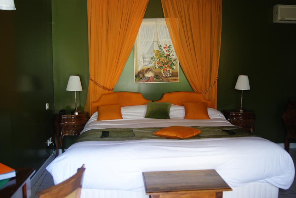 Hotel La Cognette A 25 Kilometres De Chateauroux Et 30 Kilometres De Bourges 伊苏丹 外观 照片